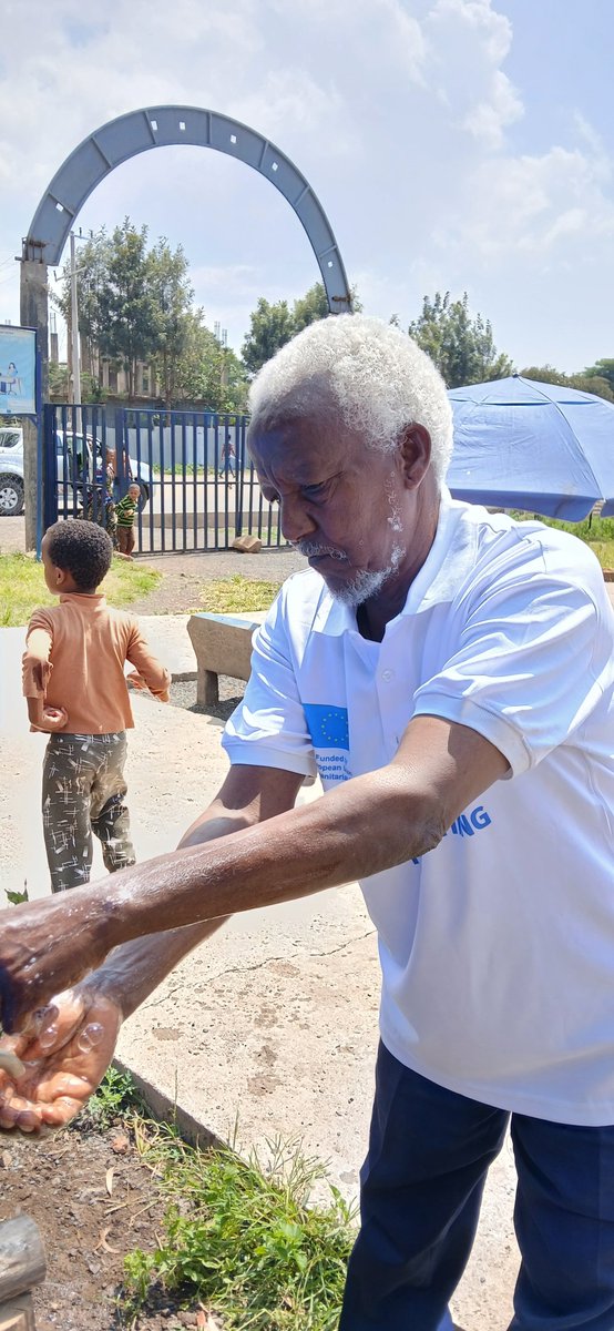 IOMEthiopia's tweet image. Why does #handwashing matter?💧
✅prevents disease
✅protects the vulnerable 
✅promotes dignity

Today in #Shire🇪🇹, IOM joined Woreda officials, women, youth &amp;amp; children to celebrate #GlobalHandwashingDay with powerful community dialogue &amp;amp; hands-on demonstrations.

🙏🏾@eu_echo 🇪🇺