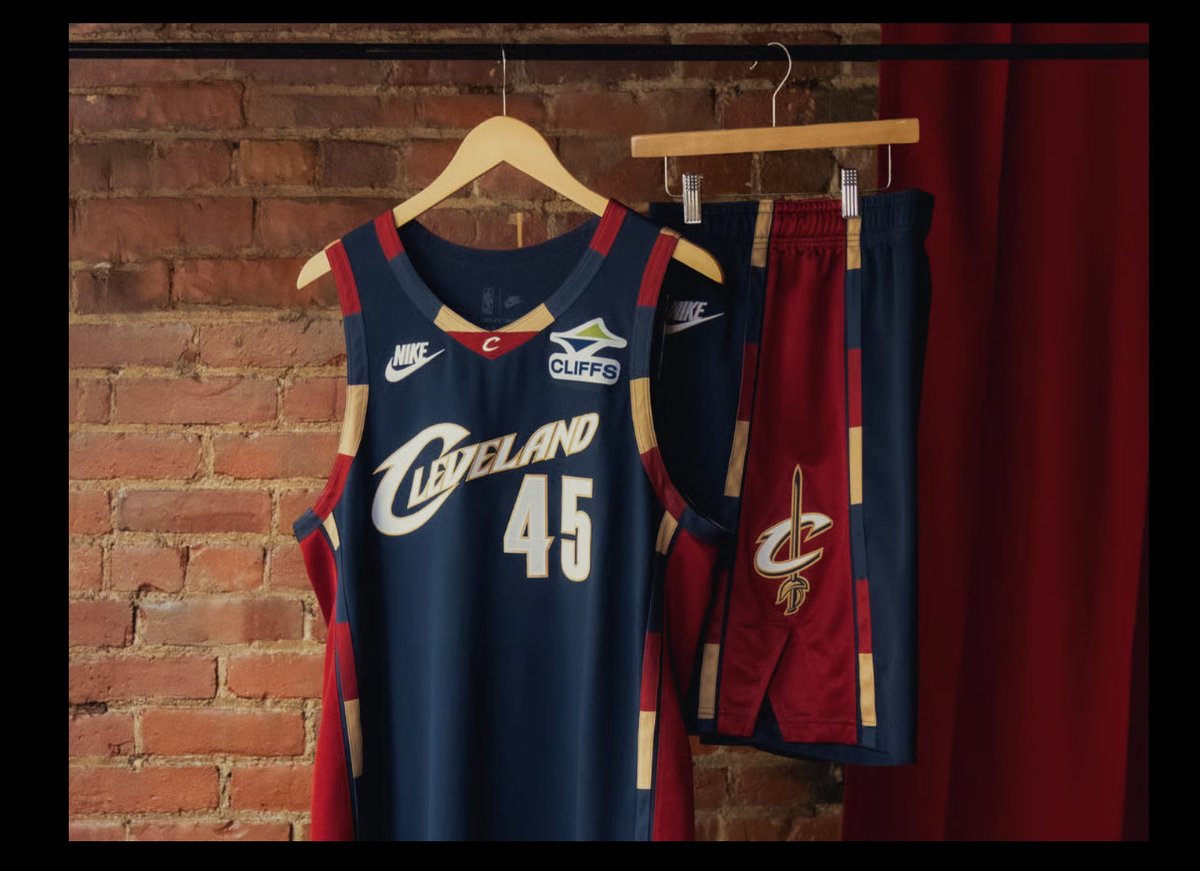 ESPNCleveland's tweet image. The Cavs have officially announced the return of their navy blue uniforms 🔥🔥🔥🔥
