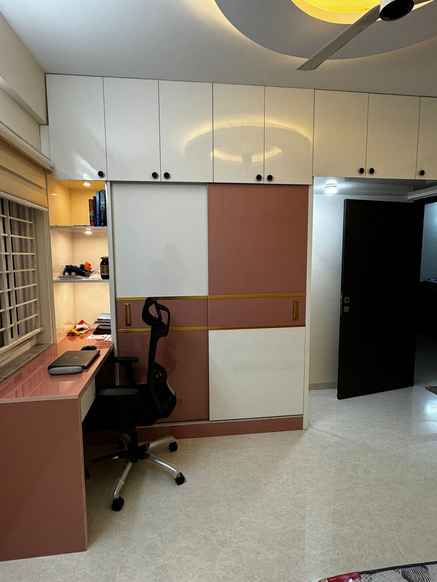sprateek2338's tweet photo. 🏡 Flatmate Wanted!
 Looking for a male flatmate for a beautiful 9th-floor east-facing flat in DSR Parkway, Sarjapur Rd — stunning views &amp; fully furnished! 💰 Rent: ₹23K (incl. maintenance) | Deposit: ₹50K 🛏️ Shared washroom, ready-to-move-in setup https://t.co/1Dr56Axx1u