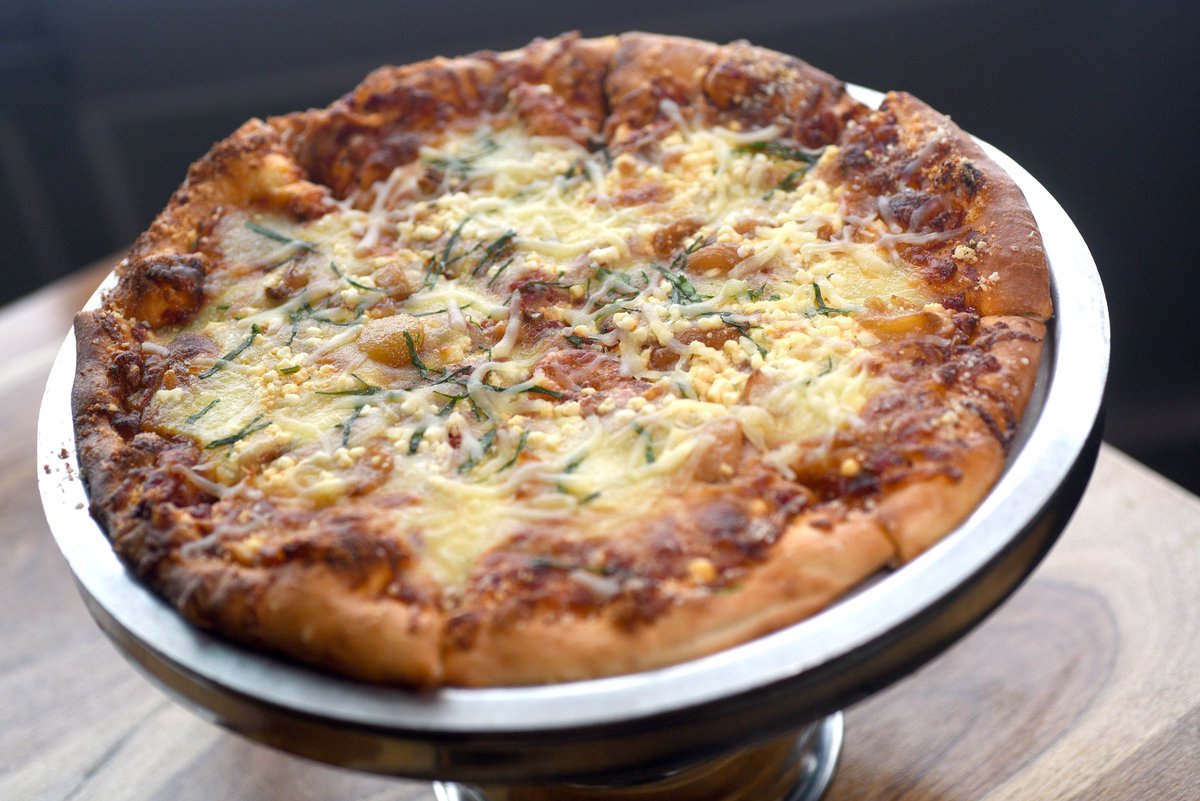 Experience the fan-favorite 3 Cheese Margherita at Grindstone Tap House! 🍕 Packed with fresh mozzarella, goat cheese, parmesan, and topped with roasted garlic cloves and basil. A symphony of flavors in every bite! #GrindstoneFavorites #CheeseLovers 🧀🌿