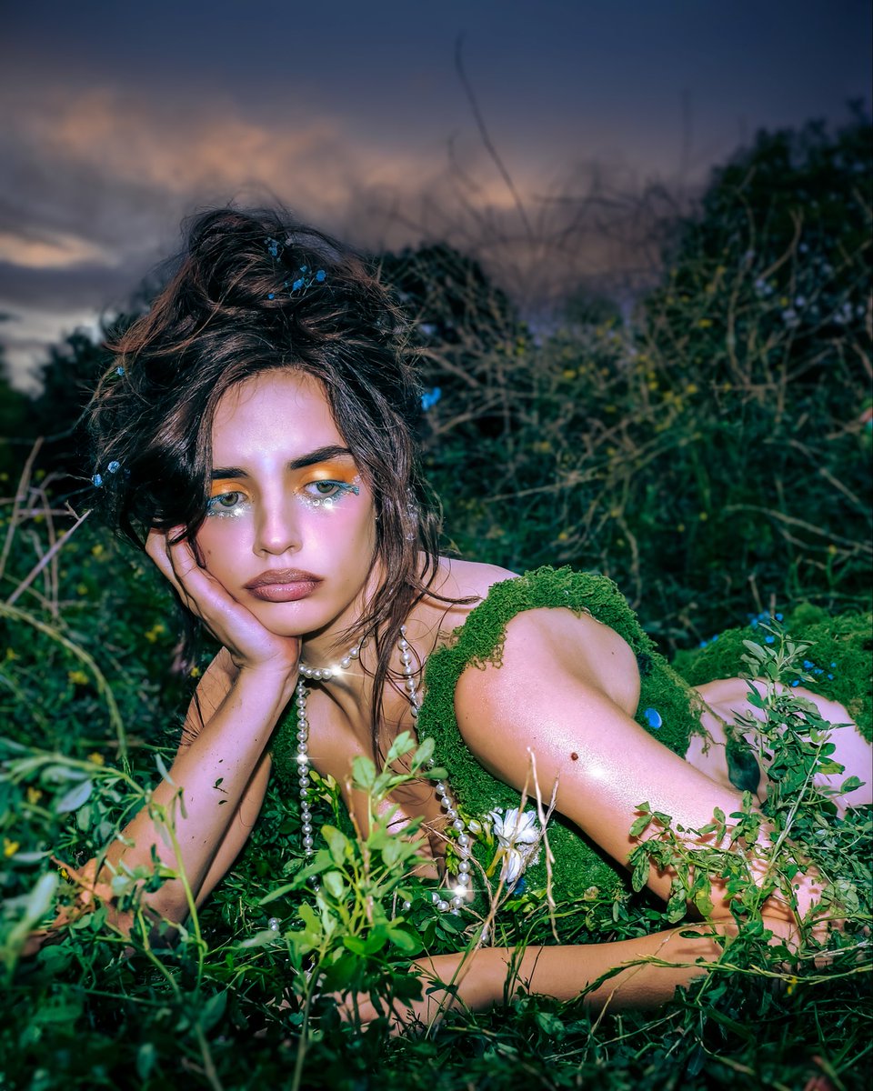 lispbiftatits's tweet image. I met a lady in the meads
  Full beautiful, a faery&apos;s child; 
Her hair was long, her foot was light,
  And her eyes were wild.