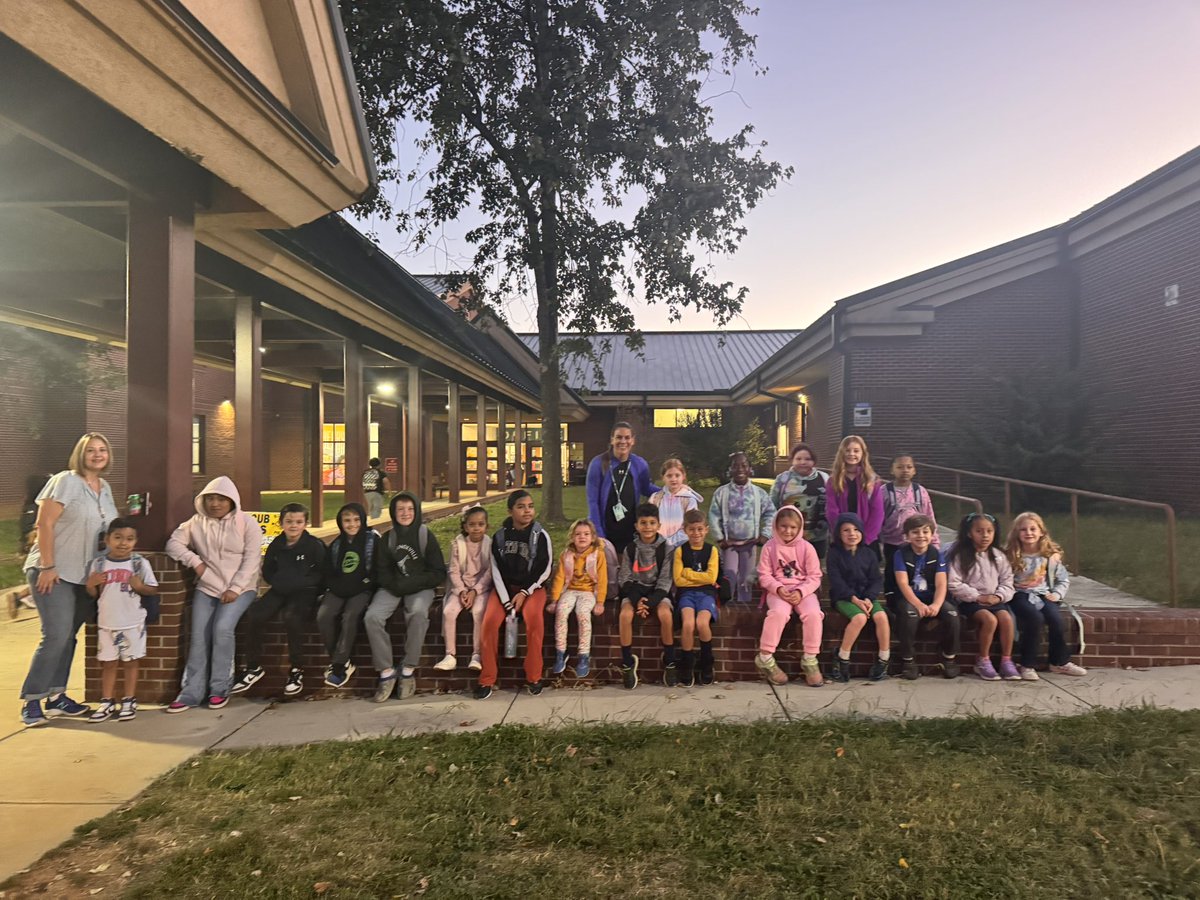 AlexSimes8's tweet photo. Celebrating our walkers on International Walk/Bike/Roll to school day! So proud of you all! Great Job! https://t.co/YJmUp8bPkY