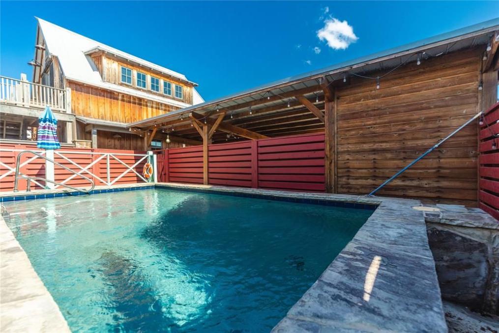 WyattPoindexter's tweet image. Charming 3-bed in Carlton Landing: Private saltwater pool, balcony, generator, golf cart—furnished and steps from amenities like shops and Bocce!
Listed by Katie Chapman – The Agency Oklahoma
31Park.com
#CarltonLanding #PrivatePool #TheAgencyOK #31ParkST