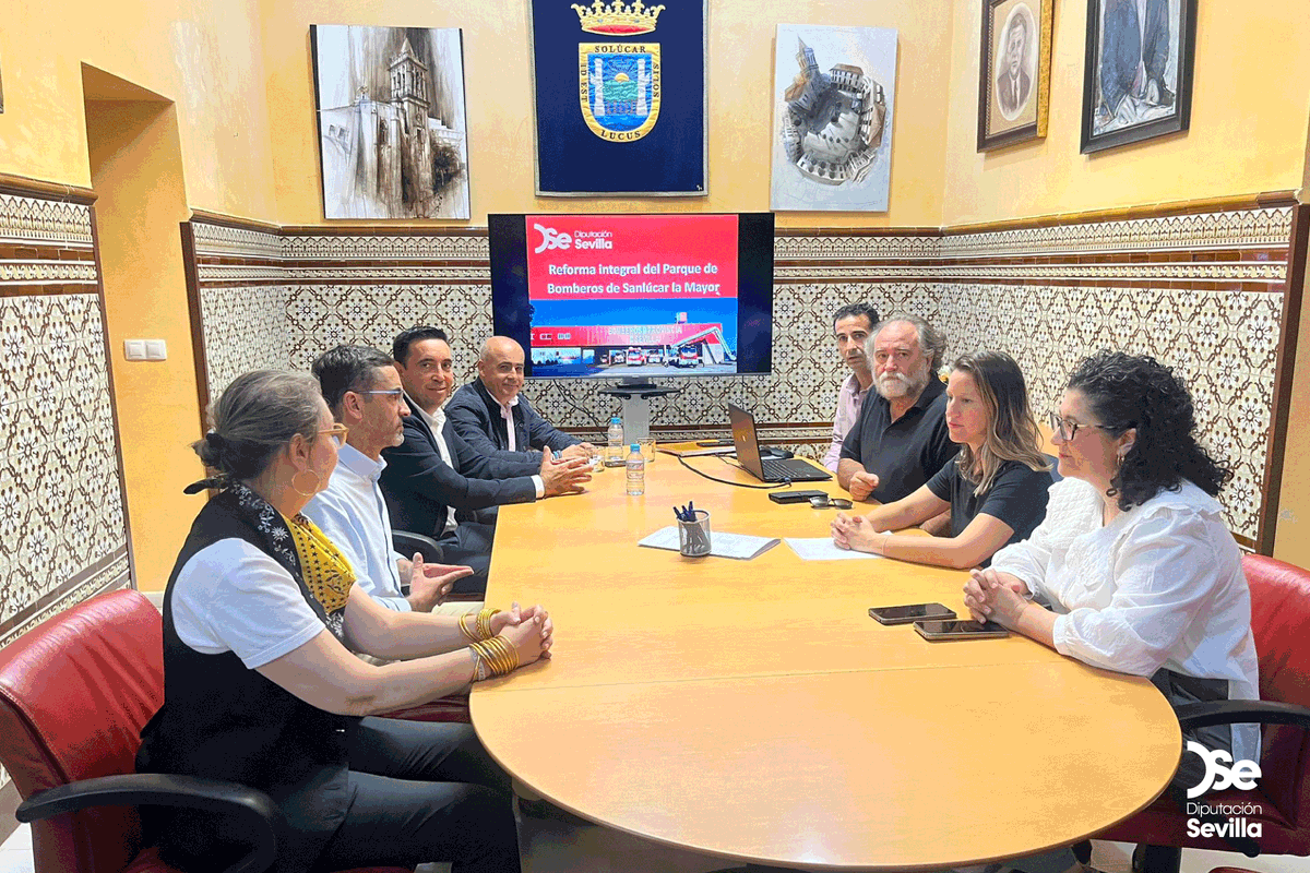 🧑‍🚒 El diputado y vicepresidente del Consorcio de Bomberos, <a href="/GonzaloAulaga/">Gonzalo Dominguez</a>, presenta al equipo de gobierno de <a href="/SanlucarAyto/">Ayto Sanlúcar</a> la reforma del Parque Central de Bomberos.

La inversión de 1,8M€ mejorará el servicio y las condiciones de trabajo de los profesionales.