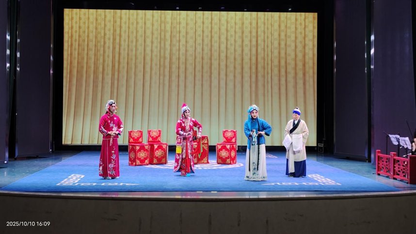 iChongqing_CIMC's tweet photo. The 14th China Art Festival kicks off in Sichuan-Chongqing! Its linked "Light Up Life" Youth Art Week blends youth creation, urban spaces & tech. Its core "New Voice Theater Festival" (Oct-Nov) stages 8 plays in Chongqing. 🎭✨
#14thChinaArtFestival #Chongqing #YouthArt #Art https://t.co/dIKiKma3m3