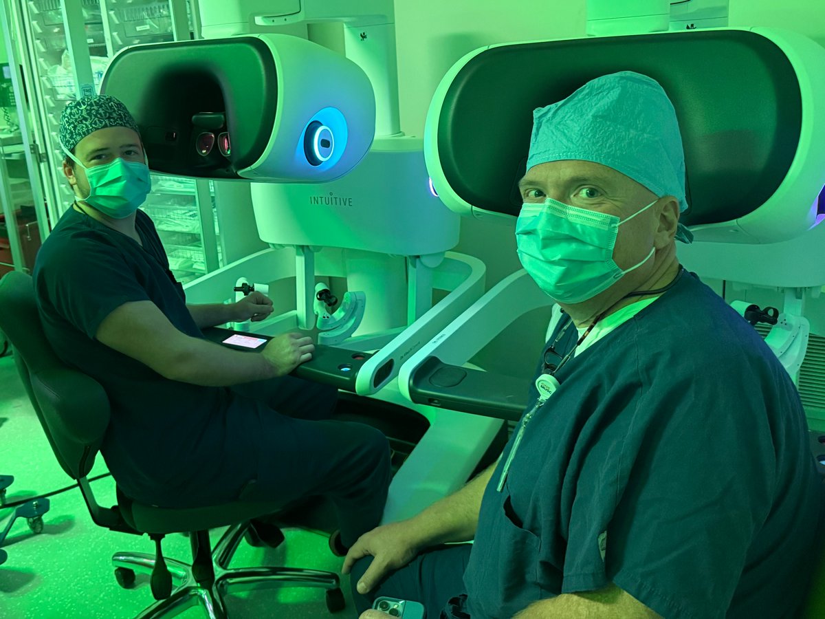 You never know where you'll find Dean Steyer! This week, he stopped by the OR to watch our Chief Surgery Resident Patterson Allen perform a robotic hiatal hernia repair. We're grateful for his ongoing support of our students and trainees.