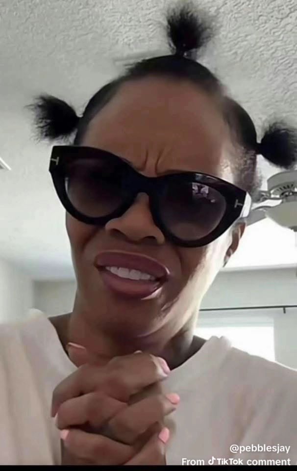 Mammadopolis's tweet image. Why do ol’ girl on Love Is Blind got a wig on top of a wig, and she’s a salon owner? If that ain’t the biggest red flag 🚩 She’s clearly double minded 🤣 #LoveIsBlind #Netflix