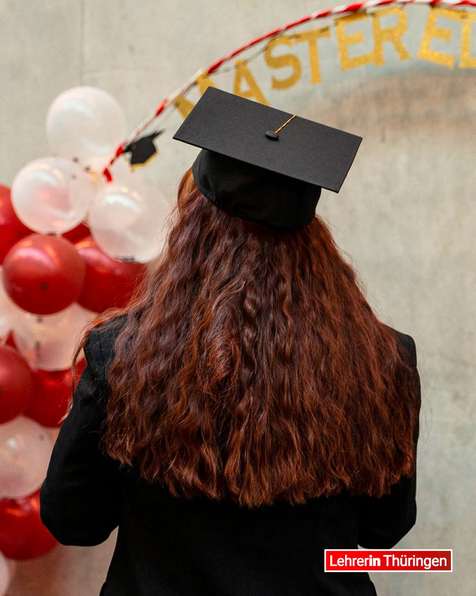 🎓Feierlicher Abschluss an der Universität Erfurt für 200 Lehramtsstudierende!👏Als nächstes folgt der Schritt ins Klassenzimmer🏫Wir gratulieren allen Absolventinnen und Absolventen herzlich🌟
#lehrerinthueringen #lehramt #erfurt #graduation #abschlussfeier #vorbereitungsdienst