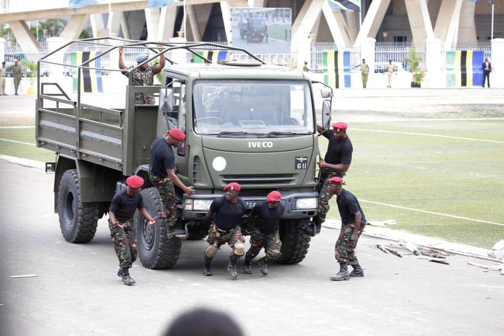 Sativa255's tweet image. JWTZ NI JESHI LETU NA WATASIMAMA NA WATANZANI 29.10.

Wanaona ndugu zao tukipotezwa na MAMALAKA hazifanyi kitu zaidi wanafika mbali kuona tunaodai ndugu zetu TUTAFUTWE tunaonekana tunachochea VURUGU mwisho na sisi TUNAPOTEZWA.

Hatuwezi kuishi kwenye nchi ambayo UHAKIKA WA KUWA