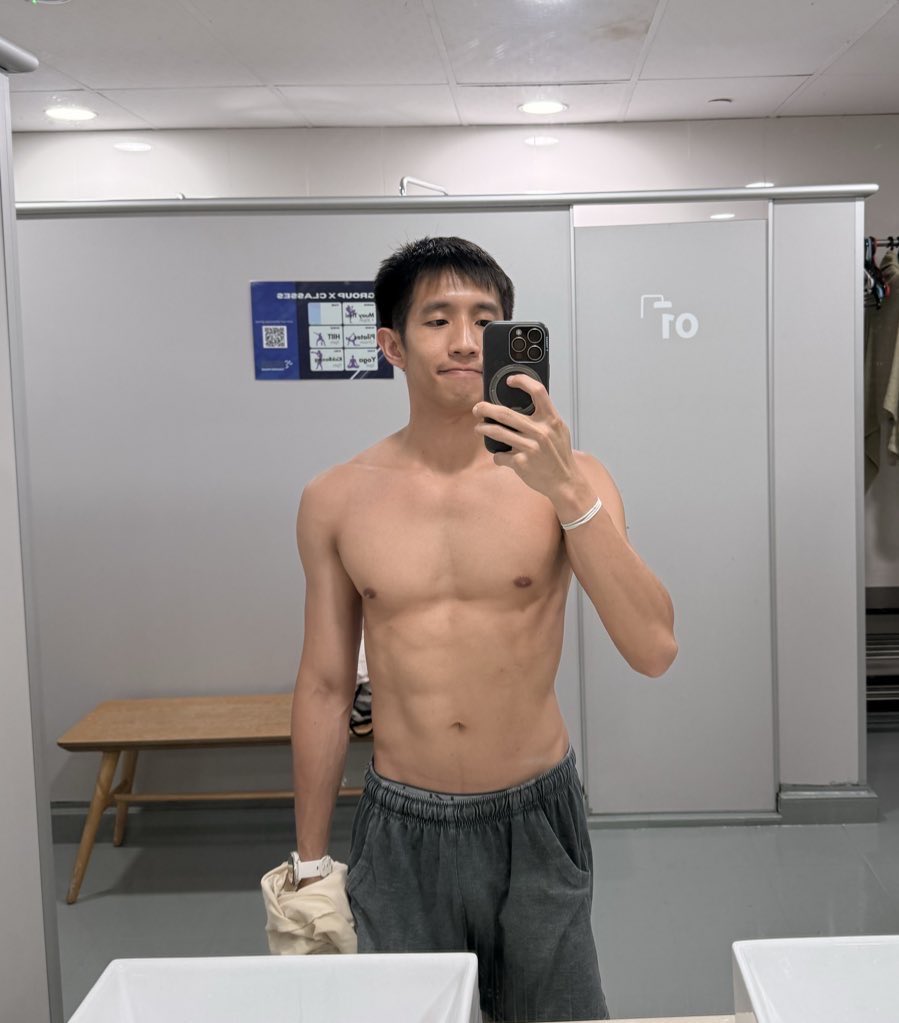 kenpullsup's tweet image. Abs line disappearing. lol