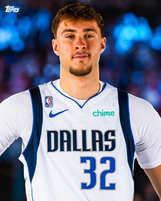 TheDunkCentral's tweet image. BREAKING: Starting this season, every NBA rookie will wear a โDebut Patchโ on their jersey during their first game.
Once a player makes their debut, that patch will be removed from the jersey and embedded into a one-of-one autographed trading card.
These exclusive cards will beโฆ