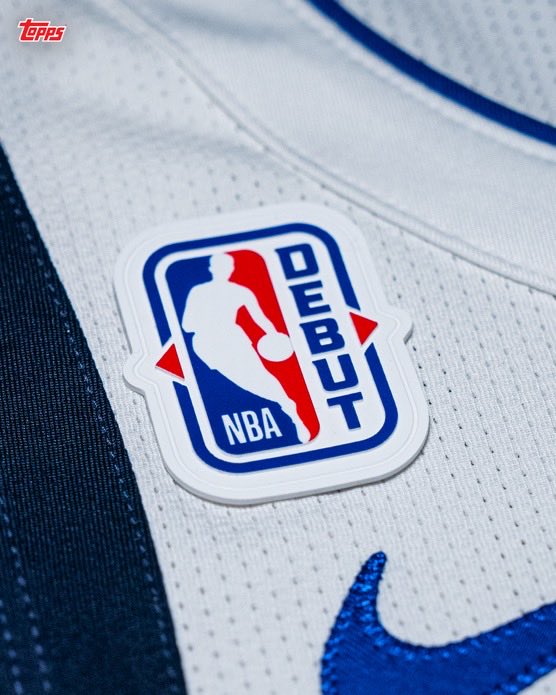 TheDunkCentral's tweet image. BREAKING: Starting this season, every NBA rookie will wear a โDebut Patchโ on their jersey during their first game.
Once a player makes their debut, that patch will be removed from the jersey and embedded into a one-of-one autographed trading card.
These exclusive cards will beโฆ