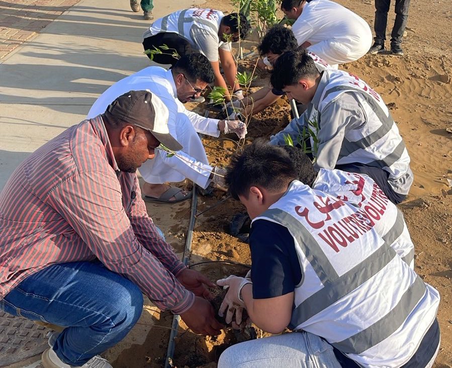 ✨جيل يزرع ✨جيل يزده✨ 
🇸🇦
#يحدث_الآن 
إنطلاق فعاليات اليوم الأخير من الفرصة التطوعية لمشاركة فرسان مركز التطوع في تنفيذ مبادرة #الهيئة_الملكية_ينبع :
             🏅 أحياؤنا خضراء 🏅
 📍 حي الصُبح بـ #ينبع_الصناعية
✨بإشراف ادارة التشجير والري.

#صناعة_وحياة
#تطوع_ينبع_الصناعية