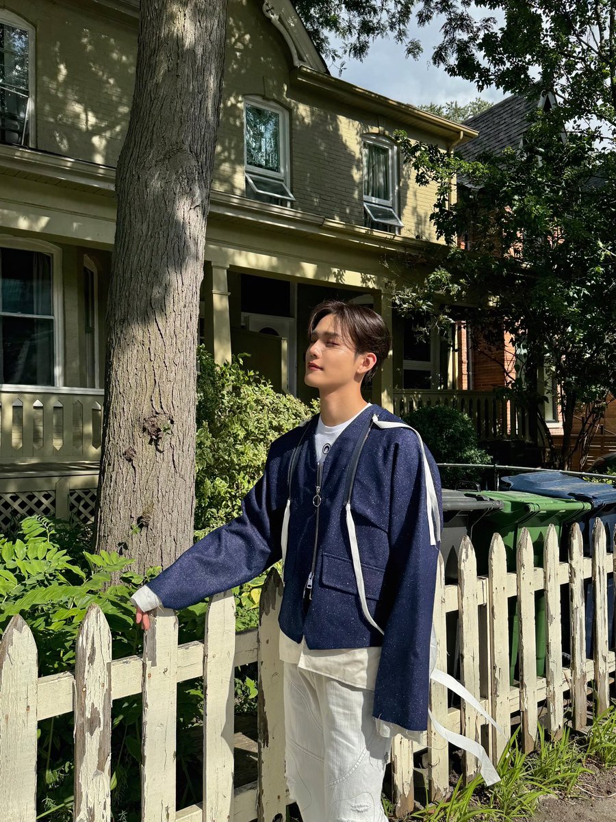 BDU_GLOBAL's tweet photo. Back to the start of our universe💫
#BDUthrowback

[📷]

☀️

#BDU #비디유 #SEUNGHUN #승훈 #スンフン https://t.co/5D25fGISII