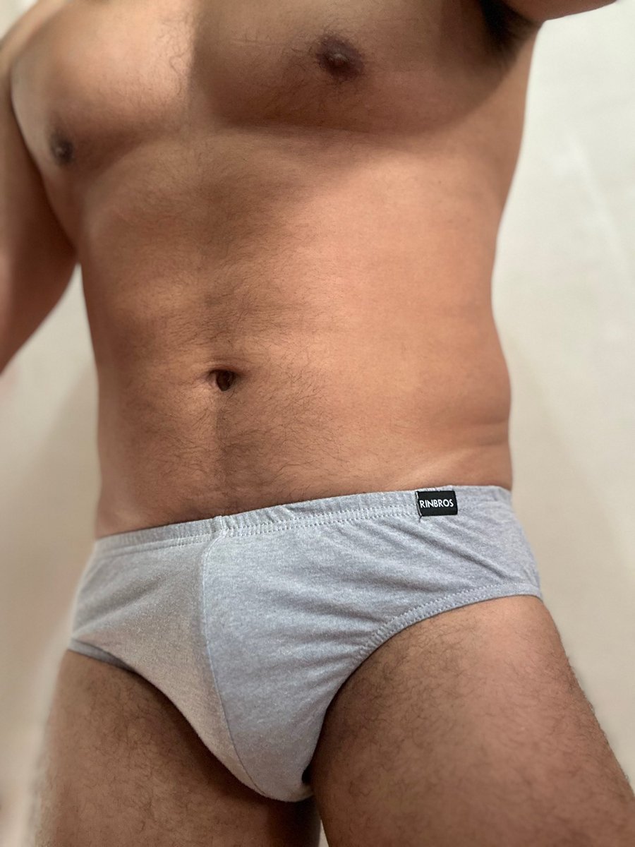 Hoy una cómoda trusa gris Rinbros 🩲
#trusa #briefs #slip #calzoncillo #cueca