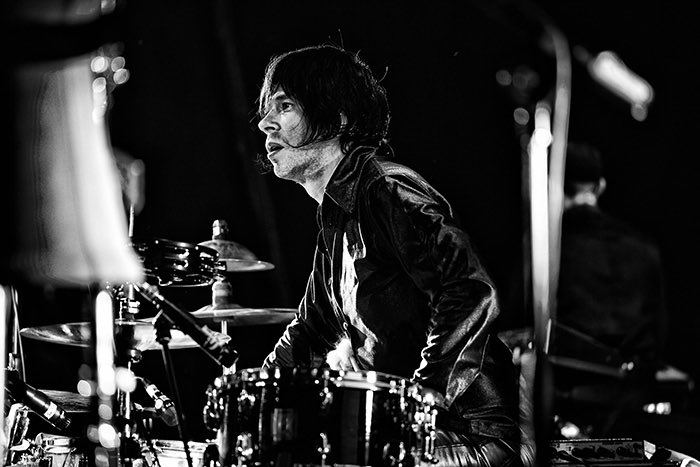bunburyoficial's tweet photo. Se suele decir que tu banda es tan buena como lo sea tu batería. Si encima el batería tiene amplios conocimientos en cuanto a la grabación en estudio y directo, la ventaja es doble. Una charla con Ramón Gacias, la mano derecha de Enrique Bunbury.

https://t.co/fak8yX19fD https://t.co/ATcybmQdWQ