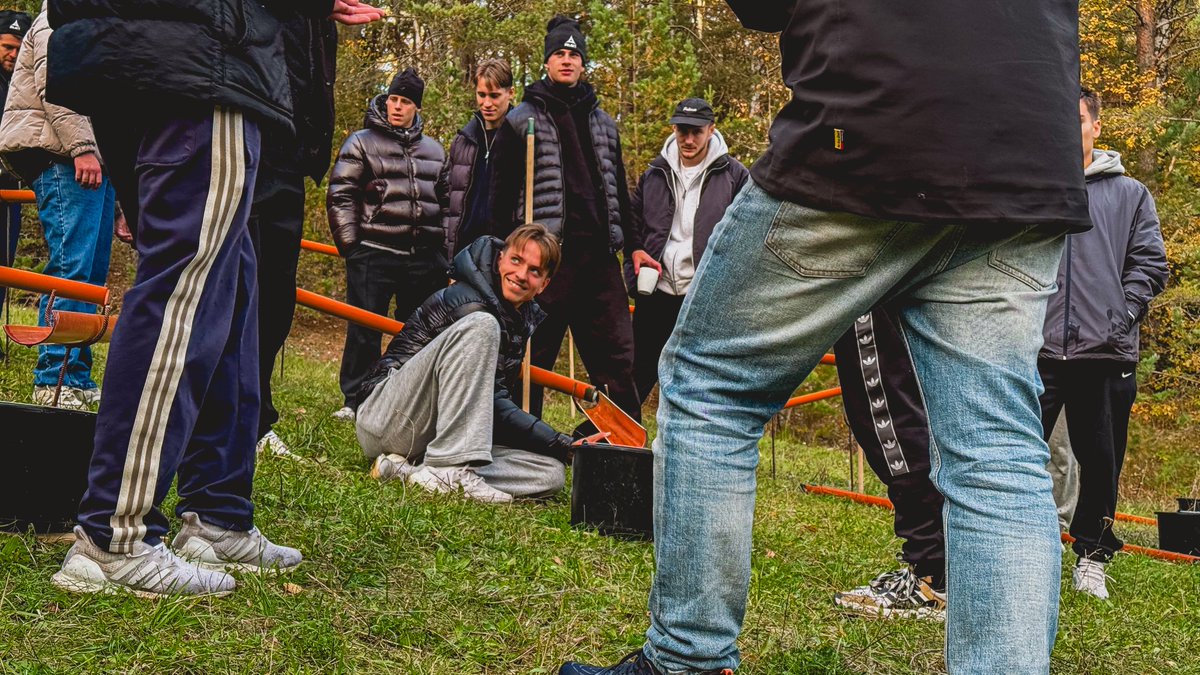 🍂 En eftermiddag utanför planen!

📸 Efter gårdagens träning begav sig herrlaget till Sunnerstabacken för en eftermiddag med teambuilding  och utmaningar i naturen.