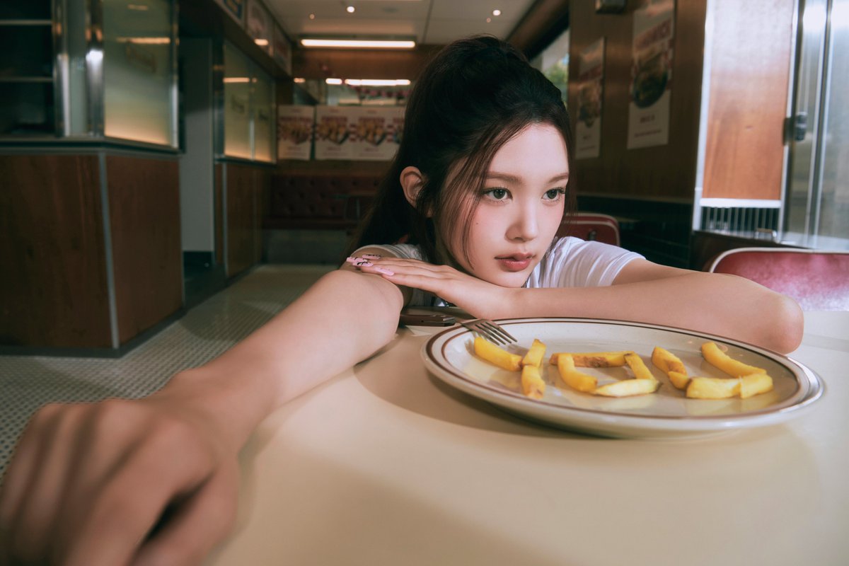 𝑪𝒉𝒂𝒑𝒕𝒆𝒓 𝟐. 𝑯𝒂𝒓𝒅𝟐𝑯𝒊𝒅𝒆
[Image Teaser #2]

Hearts2Hearts The 1st Mini Album 【FOCUS】
➫ 2025.10.20 6PM (KST)

💿Pre-order&amp;save&amp;add
Hearts2Hearts.lnk.to/FOCUS

#Hearts2Hearts #하츠투하츠 #H2H
#A_NA #에이나
#FOCUS #Hearts2Hearts_FOCUS