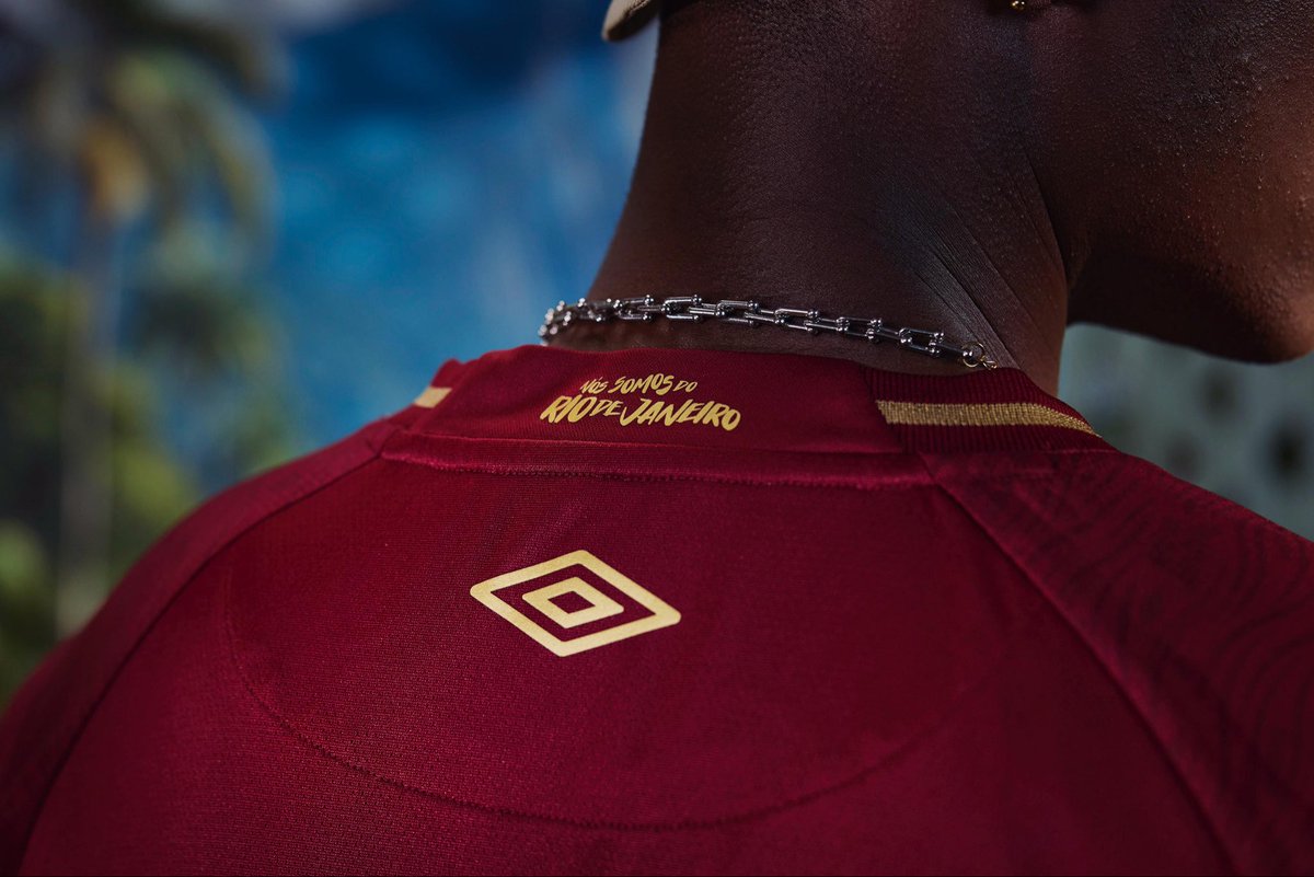 futebol_info's tweet photo. A nova camisa III do Fluminense.

O modelo possui vários elementos do Rio de Janeiro, com referência ao Carnaval e às praias. Também há um patch com elementos históricos, como o Cristo Redentor, o morro do Pão de Açúcar e os Arcos da Lapa.

A camisa traz ainda a frase: “Nós somos do Rio de Janeiro”.

Aprovada?

🗞 @Victorg_Lessa 
📸 Divulgação