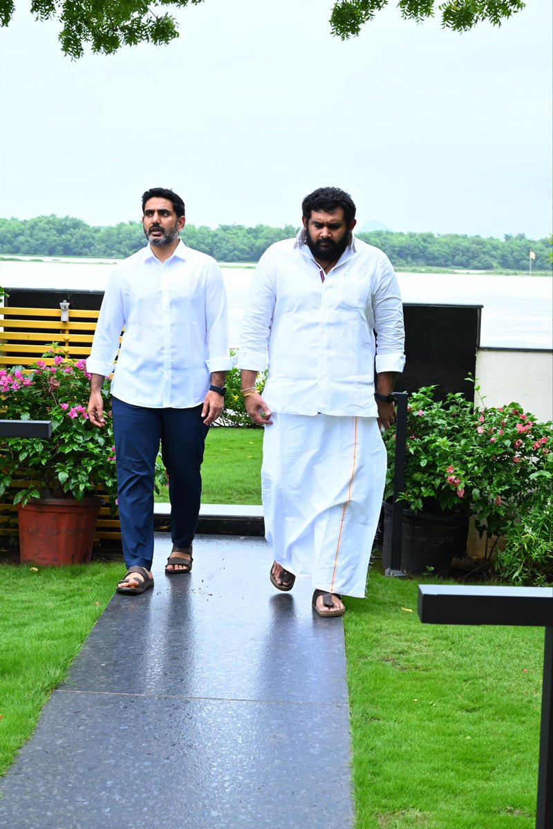 amarprasadreddy's tweet image. Congratulations my brother Sh @naralokesh garu on securing the $15 B Google AI Data Centre &amp;amp; AI Hub in Vizag — a visionary leap under the dynamic leadership of Hon. CM @ncbn garu and the Digital India mission of Hon’ble PM @narendramodi Ji 🇮🇳

1-GW hyperscale campus, cable…