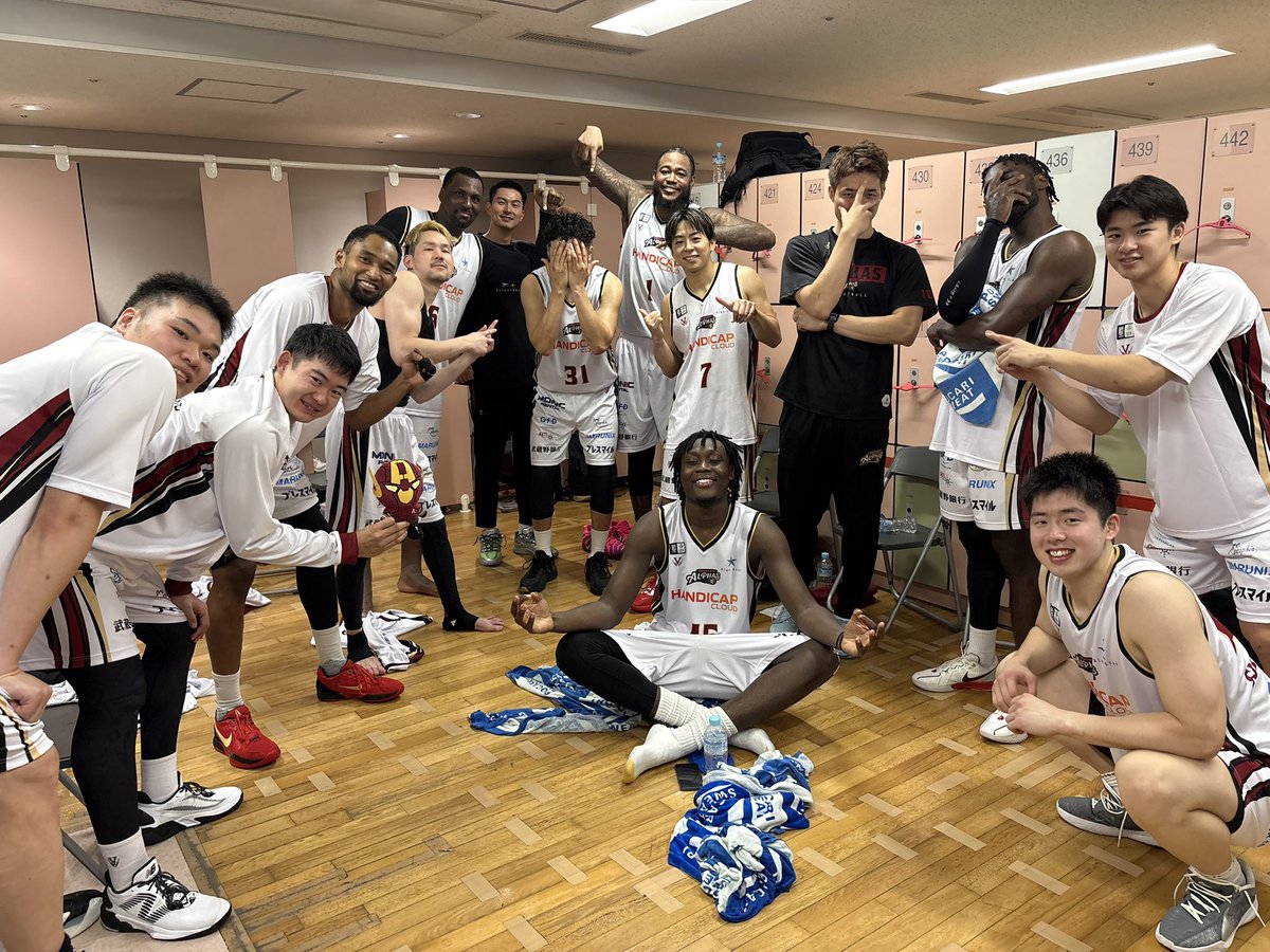 ◤超越SHOT ◢

勝利の1枚📸

苦しみながら前を向き
全員で掴んだ大きな1勝🔥

勝利から学び、成長を止めず、
ここからまた積み上げていこう。

#越谷アルファーズ #Bリーグ
#WIN #アルファマン
