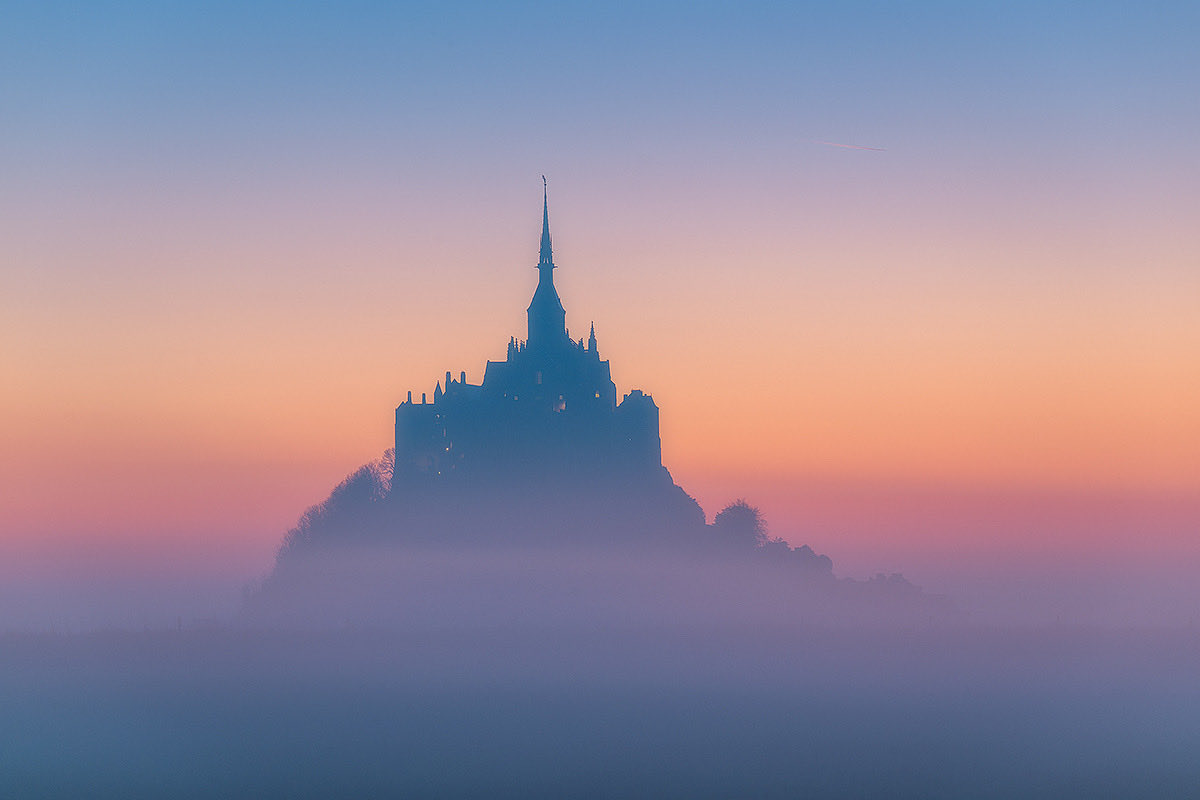Sweet foggy morning in the Mont Saint Michel Bay… 
Feels lucky to live near to this.