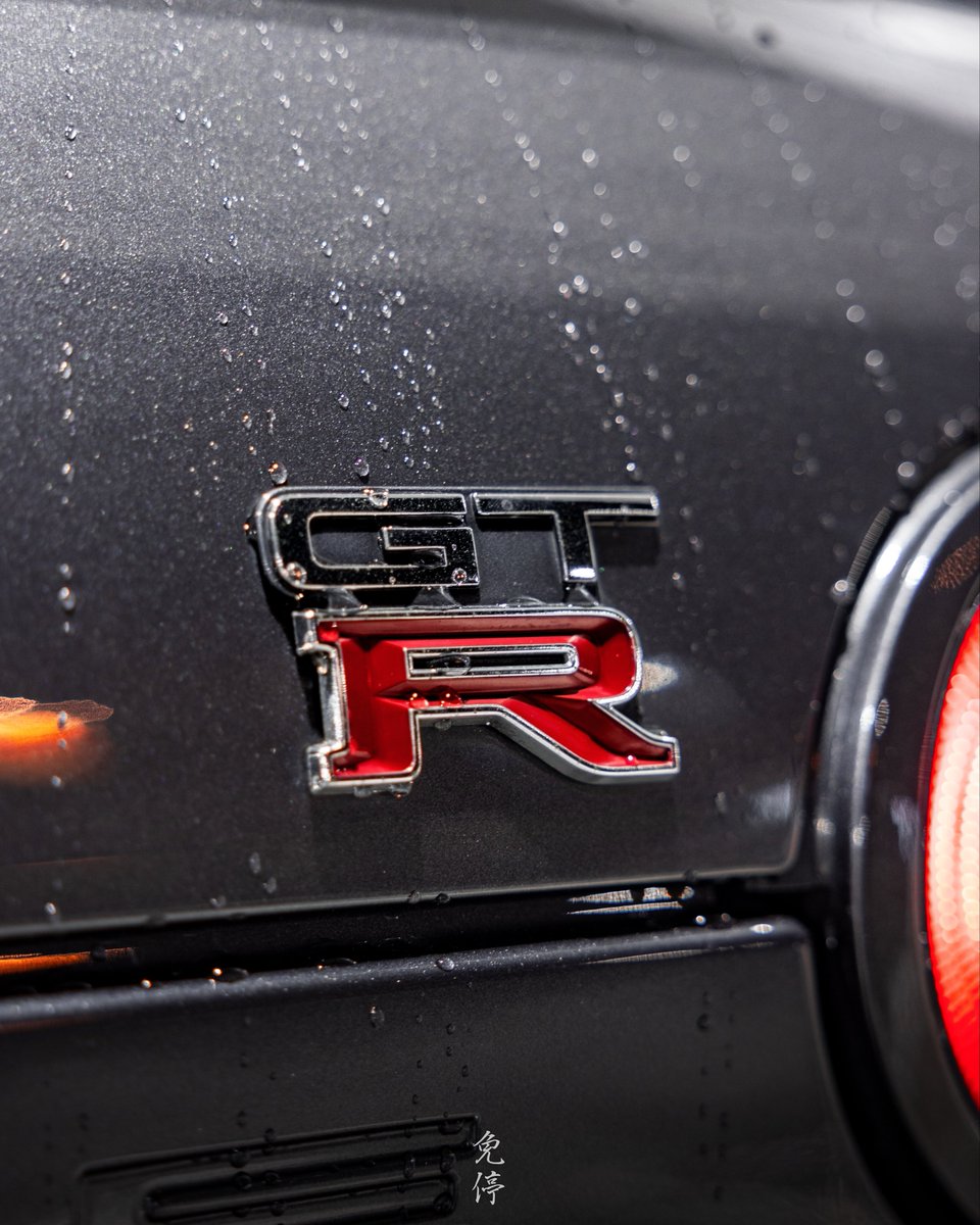 ここまで本当に色々ありましたが、BNR32納車されました
フードトップモールが付いてる以外は完全ノーマルの個体です
VABと2台持ちする異常独身男性になりますが、今後ともよろしくお願いいたします🙇