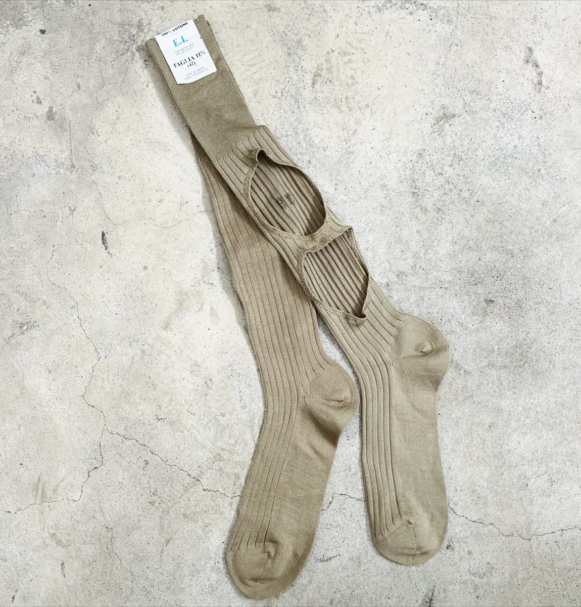 omaimo39's tweet photo. OMAの穴靴下　第二弾です

OMA Non Standard Contemporaly
Reaped Dimension socks 02. (Two hole Ver.)
on military

Size 42

softsさん、jipaeさん、豪徳寺の圧縮、
各店頭にてお求めいただけます https://t.co/DNhr6Ljxn8