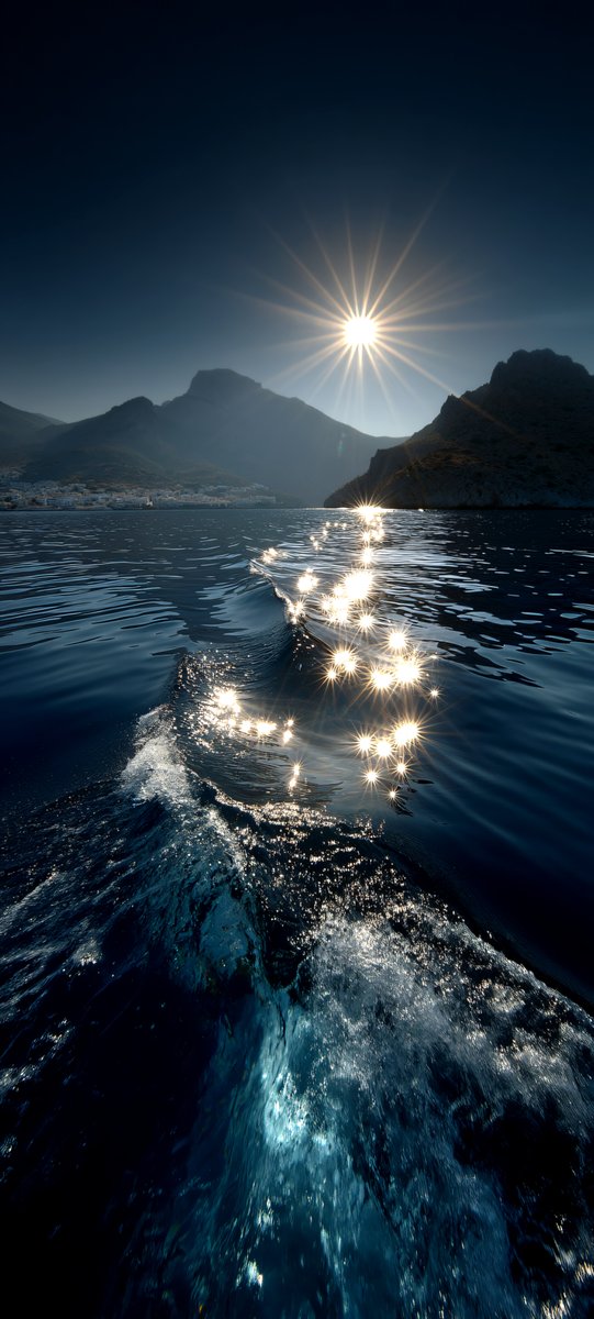 Gleaming waters under the sun's embrace!