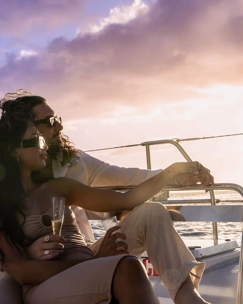 Champagne toasts. Caribbean views. That’s our kind of Fall evening. 🥂🌅 #IslandRoutes
