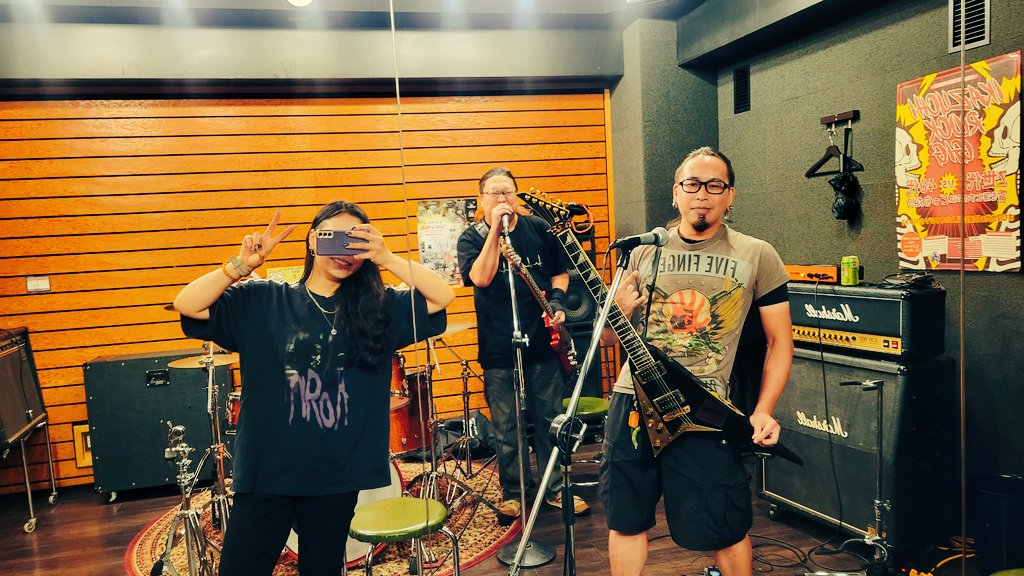 Omelas_official's tweet image. Omelasリハでした！
色々あって本日スリーピース！

10/25(土) 東京 吉祥寺CRESCENDO
「此岸夜奏 -SHIGAN YASO-」

&amp;lt;出演&amp;gt;
六合
EARLY CROSS
Omelas
ANGERS

来場チケット🎫
tiget.net/events/408732

配信URL🎥
twitcasting.tv/c:crescendo_li…

投げ銭🙌
kichicre.thebase.in/items/110498019