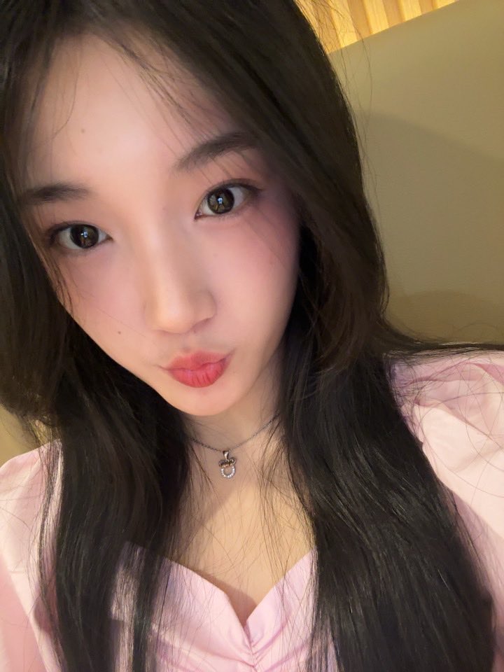 Terimakasihh untuk vc nya hari inii 😍💗 walaupun ga ada yang bisa nebak jadi siapa tapi gapapa tetep seruu ngobrol dengan kalian, see u next vc ya!! #TalkWithDelynn