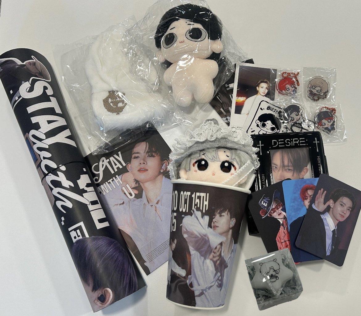 evahs115's tweet image. 갖고 싶었던 만두씅은 못 얻었지만 그것만큼 커여운 키링이랑 전등이랑 멍씅이를 얻어서 햄복🖤 기본구성이랑 럭드상품까지 다 맘에 들어요 체고

#STAY_WITH_HEESEUNG