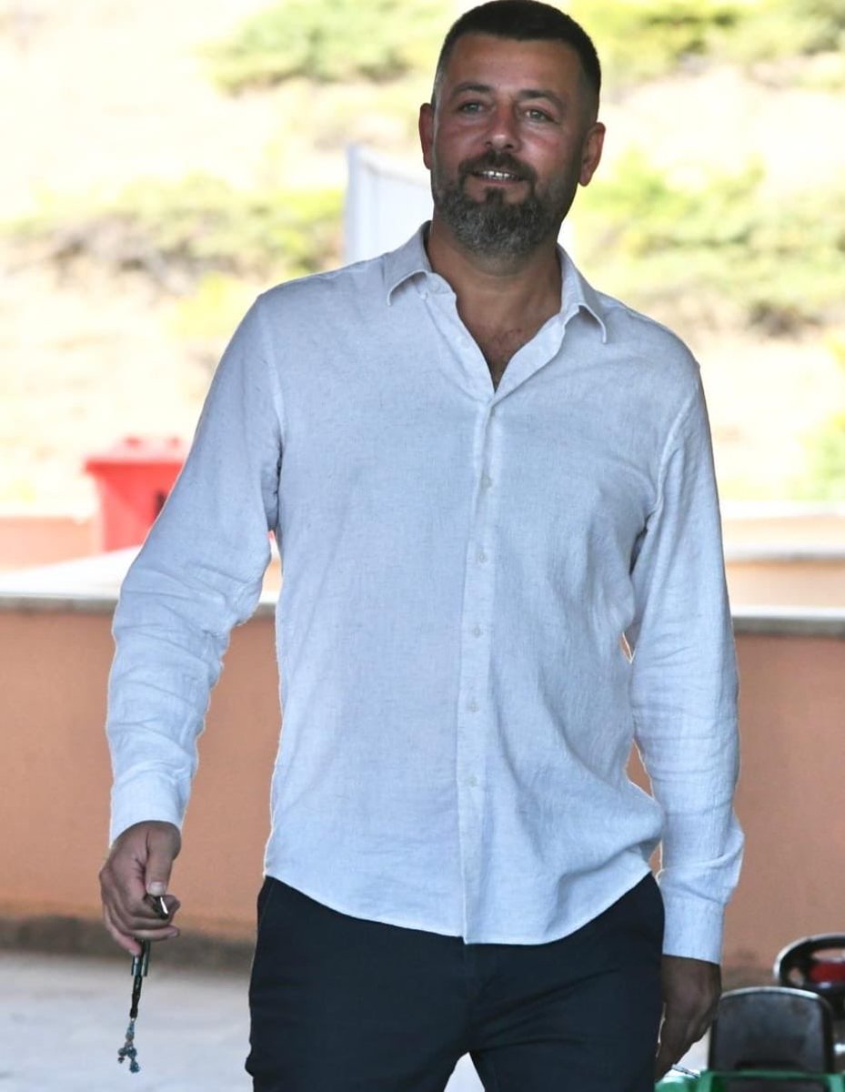 KAMUOYUNA AÇIKLAMA 

1 Kasım 2025 itibarı ile Kahraman Ekürisi’ndeki antrenörlük görevimizden ayrılıyoruz.

Bu ailenin bir parçası olmak, birlikte büyük başarılara imza atmak bizim için tarifsiz bir gurur. Görev süremiz boyunca Başta 92.Gazi koşusu olmak üzere 38 Grup, 35 Listed