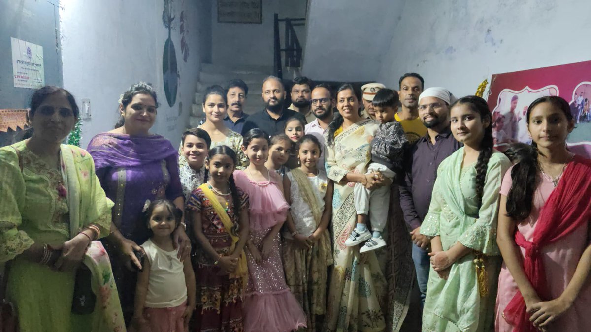 ਭਗਤੀ ਤੇ ਅਨੰਦ ਨਾਲ ਸਜੀ 'ਦੀਪ ਉਤਸਵ 2025' ਦੀ ਸ਼ਾਮ

-ਜ਼ਿਲ੍ਹਾ ਪ੍ਰਸ਼ਾਸਨ ਵੱਲੋਂ ਦੀਵਾਲੀ ਸਬੰਧੀ ਬਿਰਧ ਆਸ਼ਰਮ ਵਿਖੇ ਵਿਸ਼ਾਲ ਭਜਨ ਸੰਧਿਆ ਦਾ ਆਯੋਜਨ

-ਡਿਪਟੀ ਕਮਿਸ਼ਨਰ ਆਸ਼ਿਕਾ ਜੈਨ ਨੇ ਕੀਤੀ ਮੁੱਖ ਮਹਿਮਾਨ ਵਜੋਂ ਸ਼ਿਰਕਤ ਤੇ ਬਜ਼ੁਰਗਾਂ ਨਾਲ ਮਨਾਇਆ ਭਗਤੀ ਤੇ ਸਦਭਾਵਨਾ ਦਾ ਤਿਉਹਾਰ
<a href="/BhagwantMann/">Bhagwant Mann</a> <a href="/jain_aashika/">Aashika Jain</a>