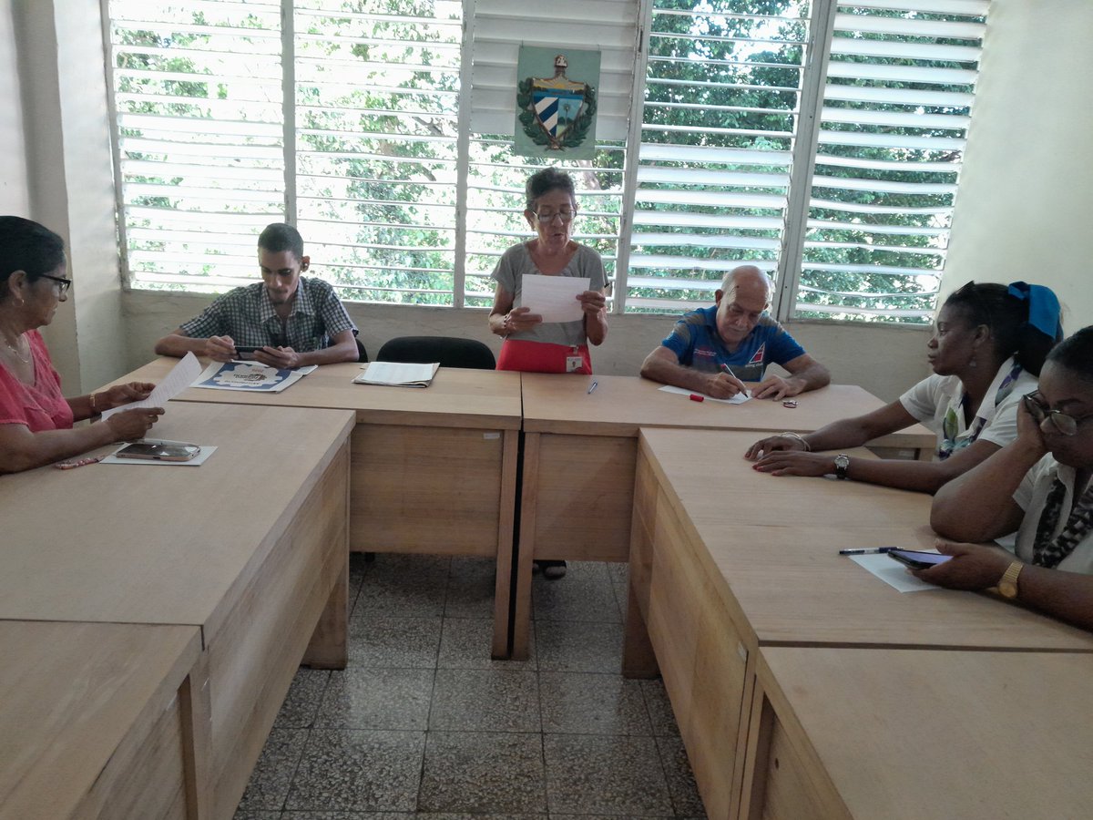 nipeptstgo's tweet photo. ✅La Empresa Provincial de Transporte realiza hoy con su colectivo el análisis del Anteproyecto del Código de Trabajo, una acción importante del movimiento sindical que forma parte del proceso orgánico.
#Anteproyecto
#DePieYCombatiendo #SantiagodeCuba
#eptstgo #MitransCuba https://t.co/RsrvLME6zJ