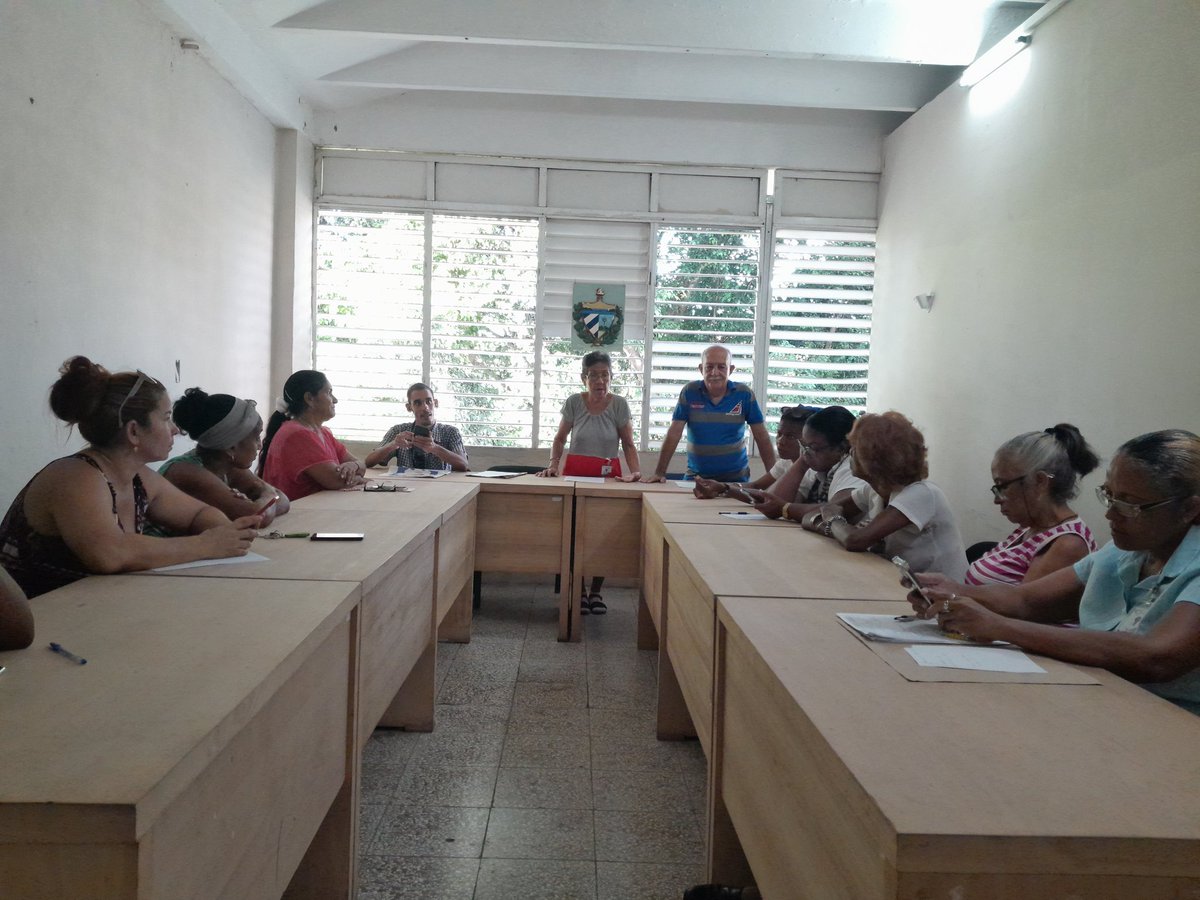 nipeptstgo's tweet photo. ✅La Empresa Provincial de Transporte realiza hoy con su colectivo el análisis del Anteproyecto del Código de Trabajo, una acción importante del movimiento sindical que forma parte del proceso orgánico.
#Anteproyecto
#DePieYCombatiendo #SantiagodeCuba
#eptstgo #MitransCuba https://t.co/RsrvLME6zJ