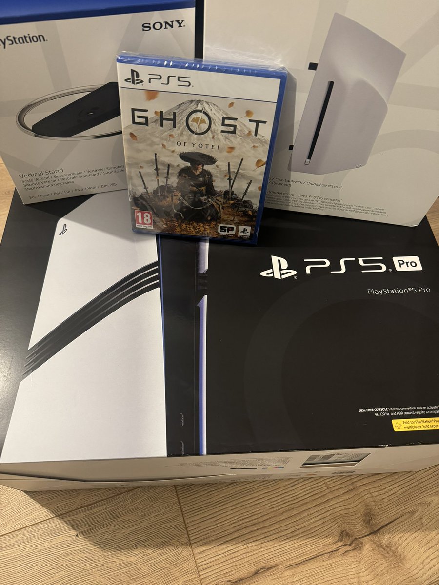 P7 Copyrighted tweet media