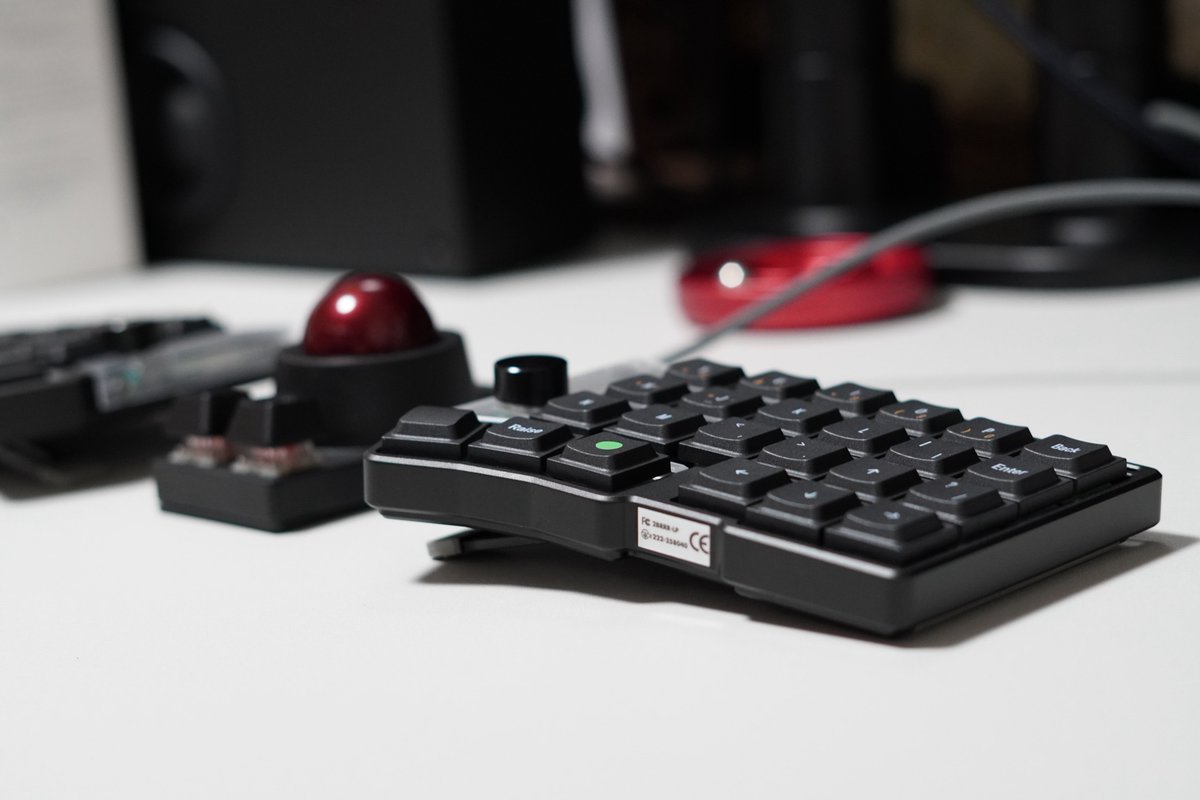 don_donchi's tweet image. JezailFunderのCornixと自設計ポインティングデバイス2種との組み合わせ。
こういう感じも良いのではないでしょうか。
それにしてもビルドクオリティ高いですね！
刺激になってしまったが故に左右分割開発欲が...
#MechanicalKeyboard #Jezailfunder #Cornix