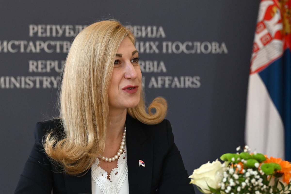 Државна секретарка Министарства спољних послова Републике Србије Невена Јовановић <a href="/stsecjovanovic/">Nevena Jovanovic</a> примила је данас групу студената Нортистерн универзитета из Бостона који бораве у нашој земљи у оквиру студијске посете. 

Јовановић је представила спољнополитичке приоритете Србије,