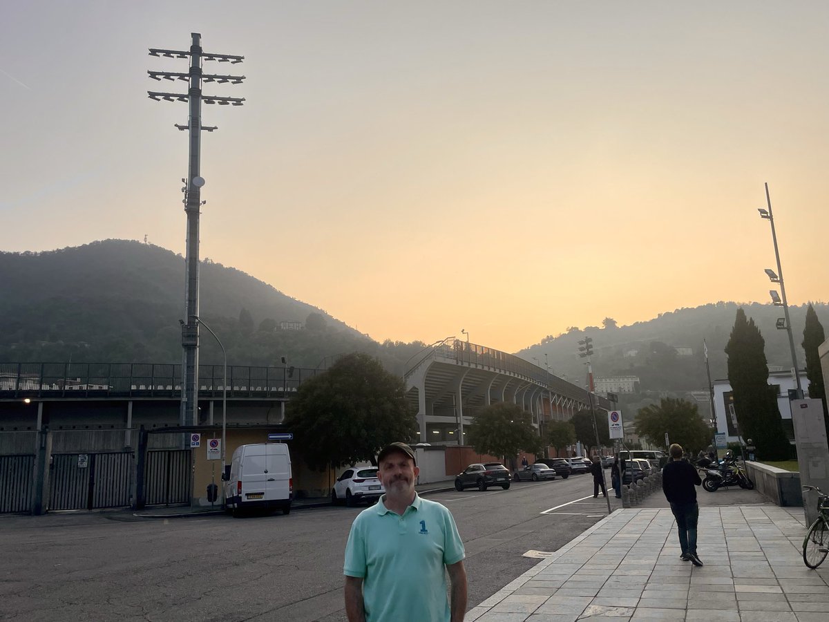 Some rare delight in Manchester town
It took six hours before you let me down
To see it all in a drunken kiss
A stranger's hand on my favourite dress

Friday The Wedding Present
Saturday Hull KR win the treble

She booked Milan 🇮🇹
<a href="/weddingpresent/">David Gedge</a> #hkr <a href="/LegendOfSanSiro/">Stadio San Siro 🏟️</a> <a href="/Como_1907/">Como1907</a>