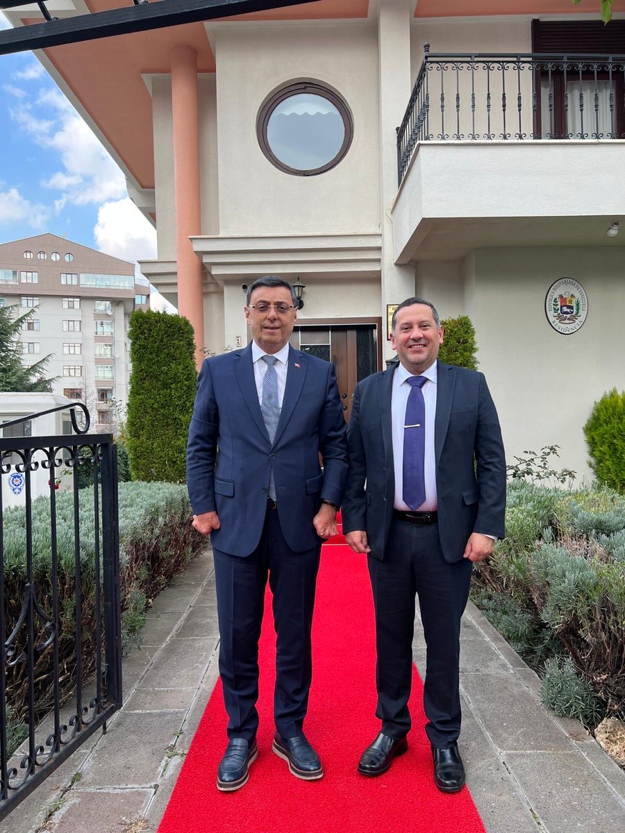 🇻🇪 Venezuela Cumhuriyeti’nin Ankara Büyükelçisi Sayın Freddy Eduardo Molina Gutierrez’i ziyaret ettik.

Dost ve kardeş ülke Venezuela ile ilişkilerimizin daha da güçlenmesi, halklarımız arasındaki dostluğun pekişmesi temennisiyle verimli bir görüşme gerçekleştirdik.