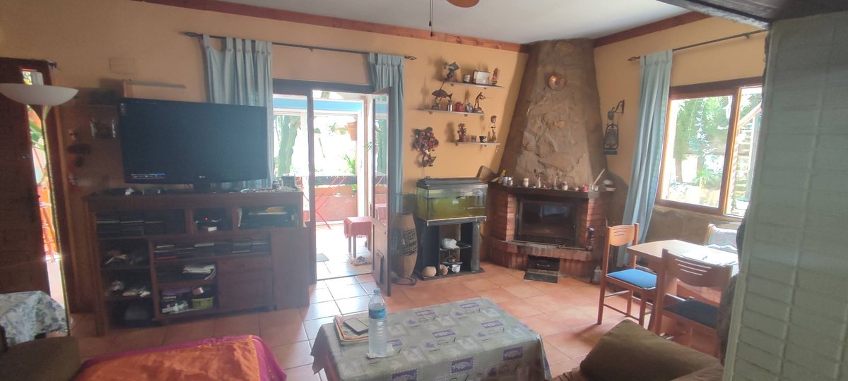 Marvalchris1's tweet image. 🏡 Xalet en venda a Alcossebre (El Pinar). 2 hab., jardí, terrassa, solàrium, traster i piscina comunitària. Molt assolellat i a 1,6 km de la platja. 💶 175.000 € 📞 642 73 02 65 📧 info@inmobiliariamarvalchris.com