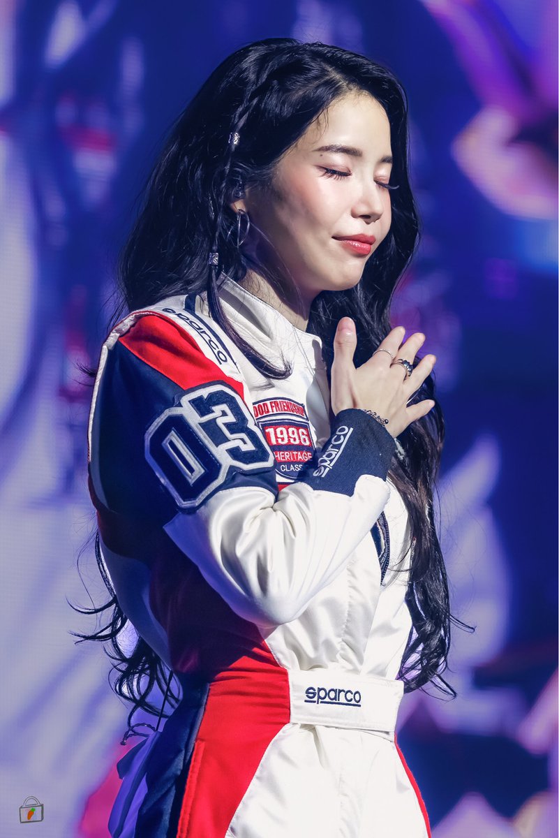 lock_moomoo's tweet image. 🐰
251012 SOLAR 3rd CONCERT [Solaris] 🚀 
in SEOUL Day 2 

우리 김가수 사랑하누🫰🏻

#마마무 #MAMAMOO
#김용선 #솔라 #Solar
#Solar_3rd_Concert #Solaris