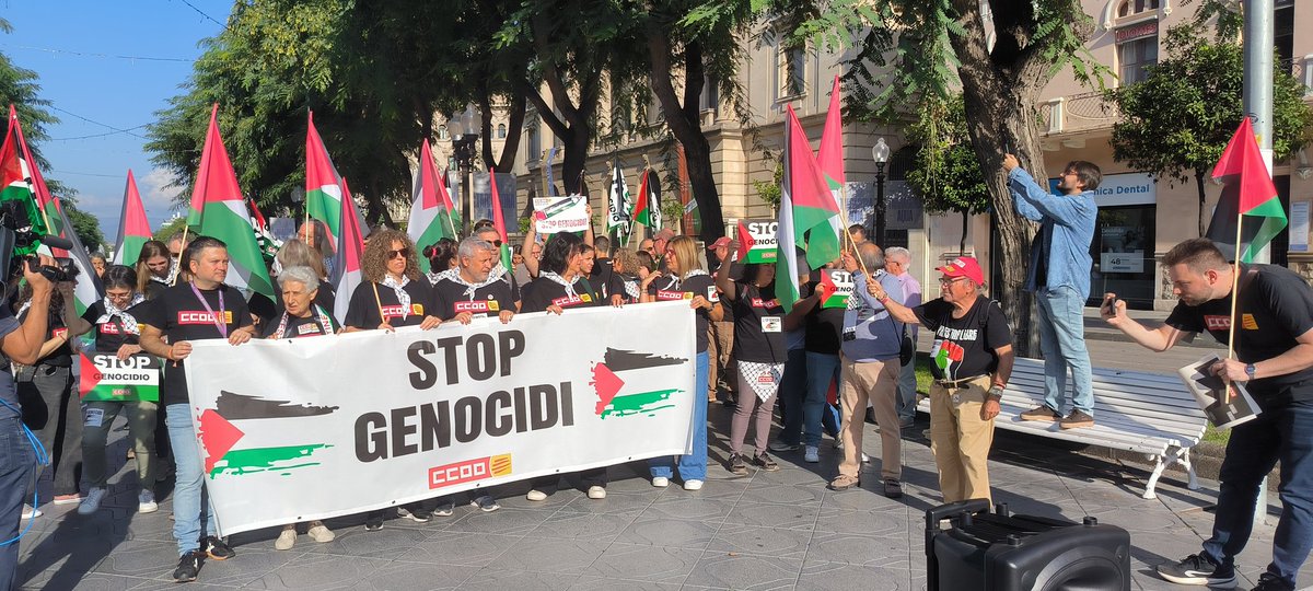 🇵🇸 Aturem la feina per Palestina!
Avui al mati ens hem concentrat a la rambla de Tarragona per demanar que palestina sigui lliure!!!
<a href="/ccoocatalunya/">CCOO de Catalunya</a> <a href="/PauiSolidaritat/">Pau i Solidaritat</a>