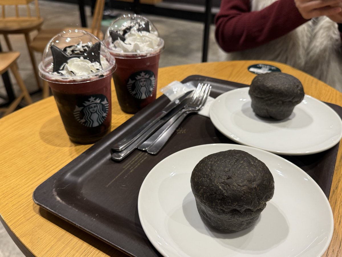 今日はスタバデート♡
ベリーアサイーフラペチーノ
 #スタバ新作