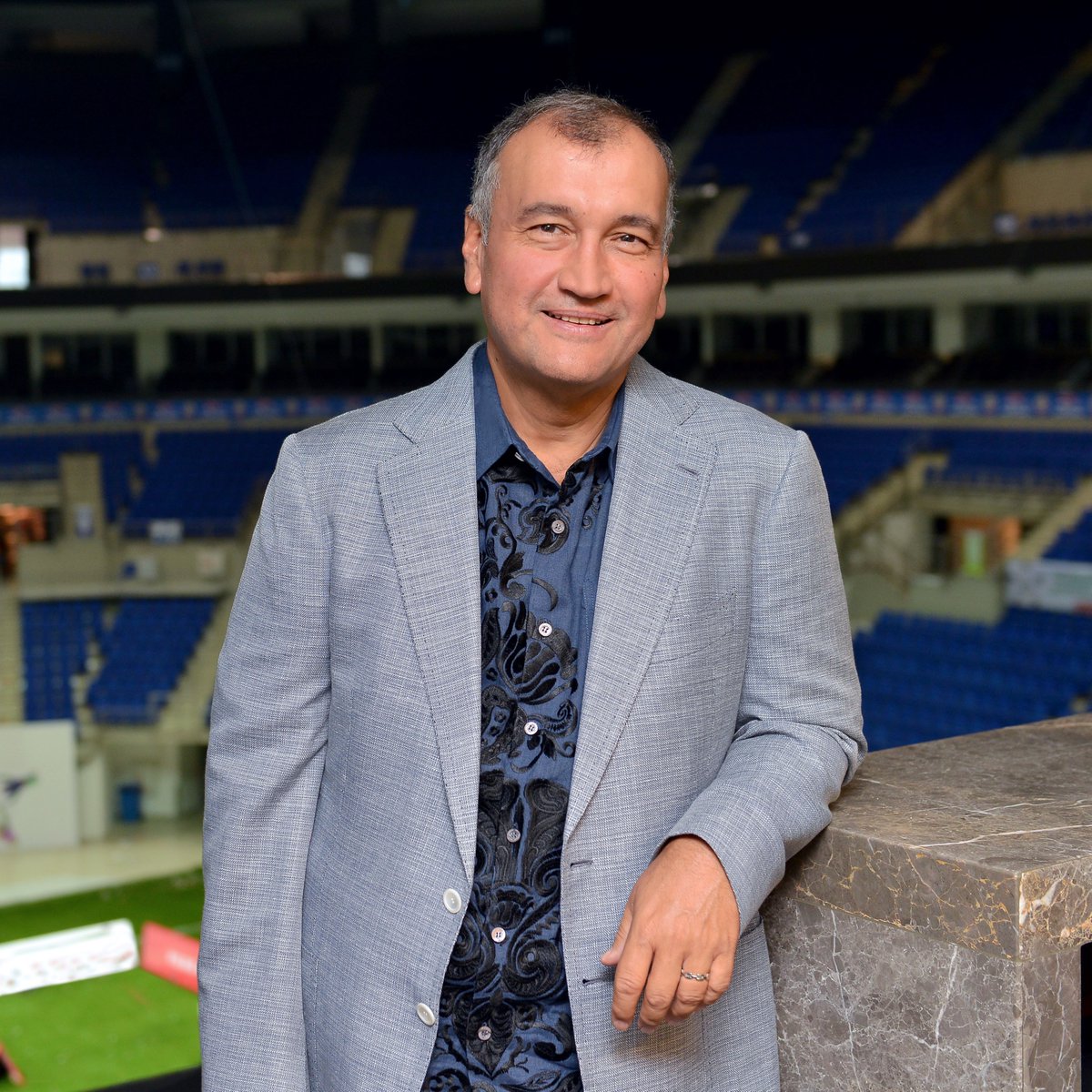 bosunatiklama's tweet photo. Murat Ülker: (girişimcilere) 

"Önce elinizin kirlenmesi lazım, önce girişmemeyi öğrenin. Gençken iş kurmaya kalkışmayın bir yerlerde iş öğrenin, sonra girişin.

Çok da çalışmak lazım. Düşük notlarla sınıflar geçilebilir ama hayatta 10 üzerinden 11, 12 lazım. Yoksa öne geçemezsiniz.

Şans da lazım, o da sabredene gelir."