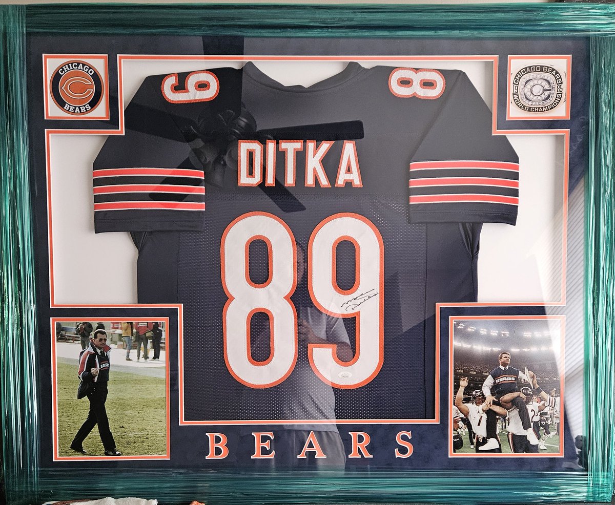 warroomcohost's tweet image. 🚨 This is a potential giveaway item for the Christmas giveaway. 👀
🔥Game worn, autographed Mike Ditka Jersey. *Authenticated by Beckett. 
-Follow West War Room Rivals 
-Tag a few Rivals
-Sub to 👉 youtube.com/@westwarroomri…
#ChiefsKingdom #boltup #BroncosCountry #RaiderNation…