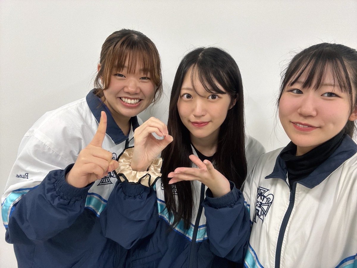 TGUcheer's tweet photo. 学祭まで残り10日🧚‍♀️

〜メンバー紹介〜
左から、
ベル（ベース）、いろは（トップ）、にこ（ベース）です！

🌟1日目 10月25日 土曜日11時30分～12時30分
🌟2日目 10月26日日曜日 13時25分〜14時15分

ご来場お待ちしております💖 https://t.co/icxZLROzwI