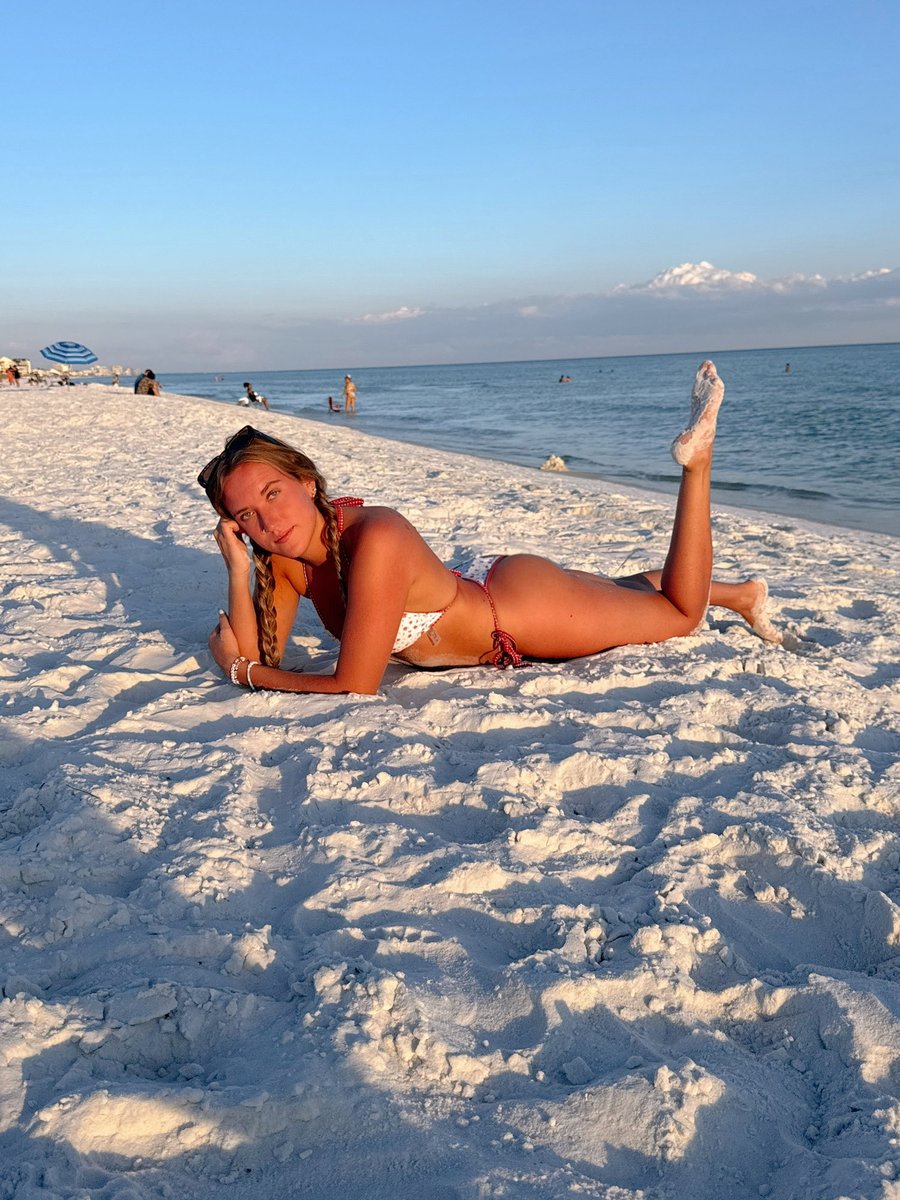 carlyrosesummer's tweet photo. Wish me a Happy Birthday🥂🥵

findom princess bop feet toes sugar piggy https://t.co/aj3Q0VajGQ